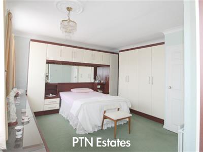 bedroom 1 light .jpg